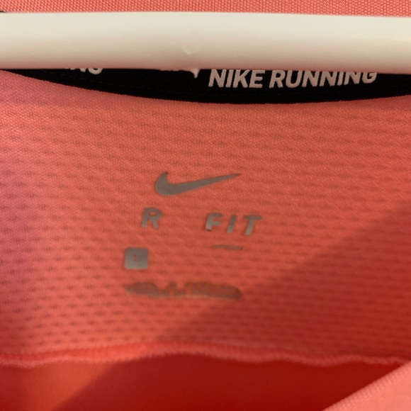 🤩 3 for $20 / Nike running workout top - Picture 3 of 4